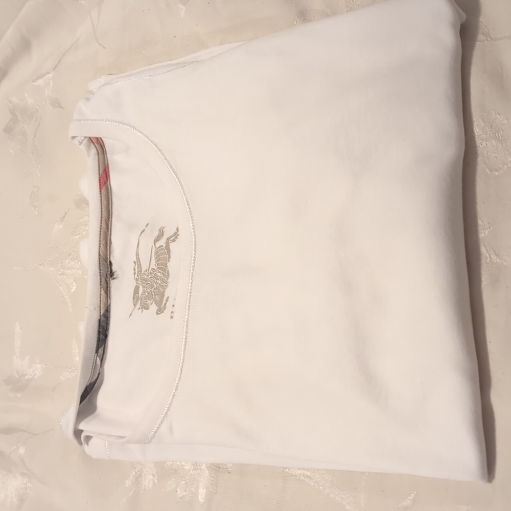 Burberry White Top with Plaid Cuffs M - Picture 11 of 11